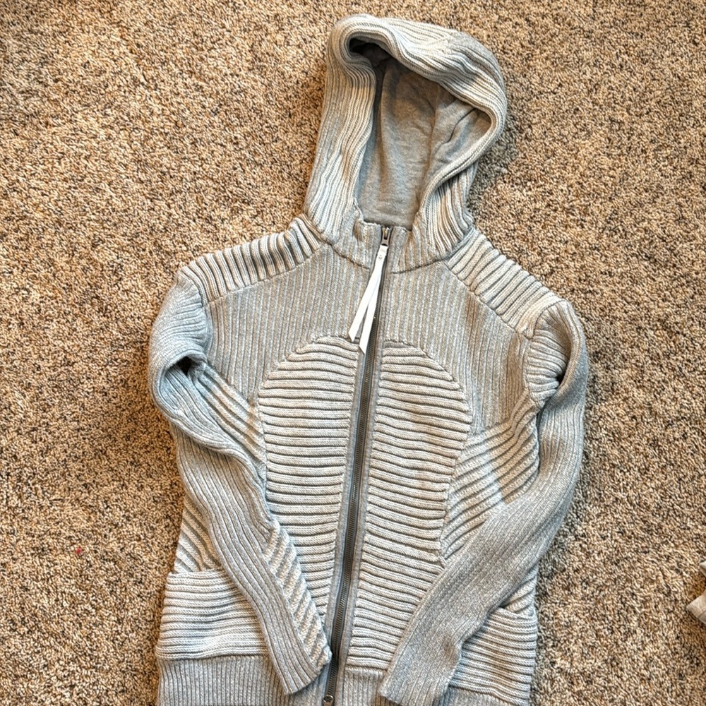 EUC lululemon sweater / sweatshirt size medium